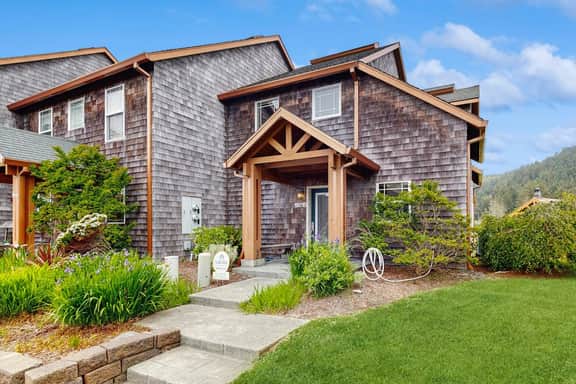Lakefront end townhouse with kayaks and fishing dock walk to beach dogs welcome - Image 4