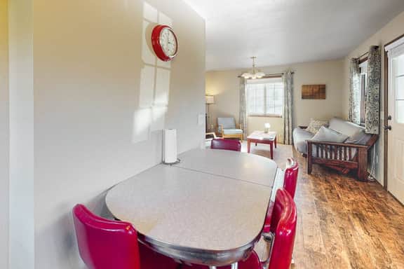 Dog Friendly Cottage with Deck WiFi and Washer Dryer Near Beaches Clamming - Image 5