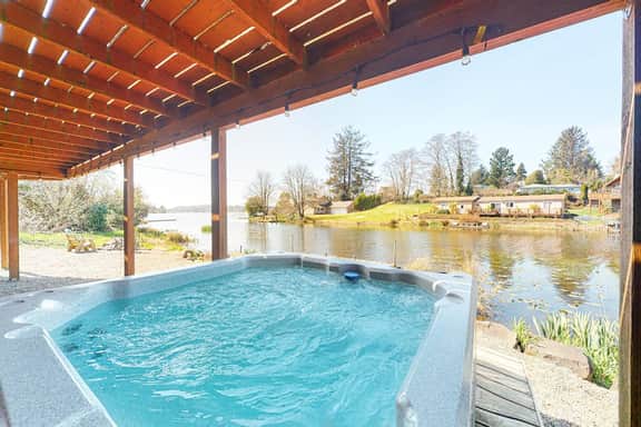 Charming Lakefront Home with Private Hot Tub and High Speed WiFi - Image 3