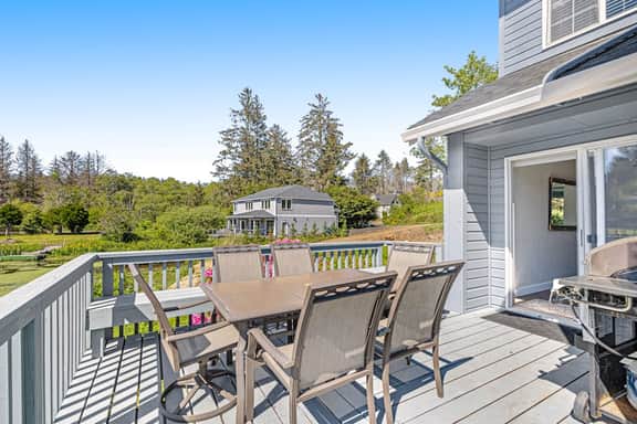 Charming Lakefront Home with Private Hot Tub and High Speed WiFi - Image 4