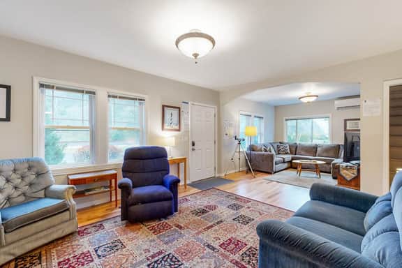 Coastal Craftsman with picture perfect bay views walk to Barview Jetty Beach - Image 4