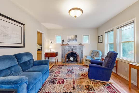 Coastal Craftsman with picture perfect bay views walk to Barview Jetty Beach - Image 3
