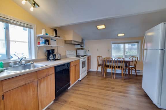 Bright Oceanfront Home with Stunning Pacific and Bay Views Near Town - Image 3