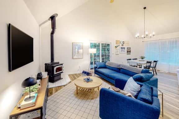 Renovated three story home by the beach with a furnished deck and washer dryer - Image 5