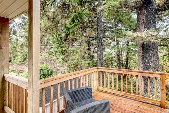 Renovated three story home by the beach with a furnished deck and washer dryer - Image 2