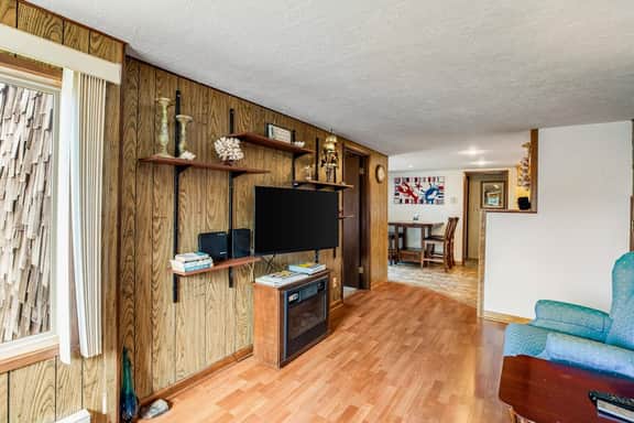 Dog friendly home with water views washer dryer and fireplace close to beaches - Image 4