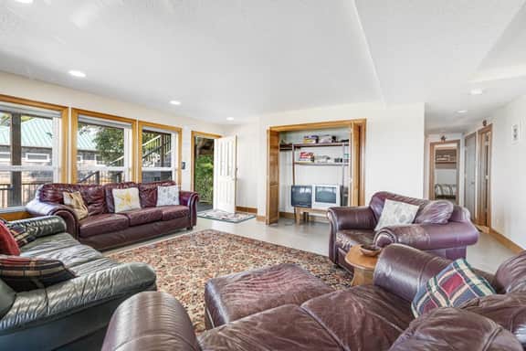 Dog Friendly Bay View Home with Nautical Decor Close to Beach - Image 2