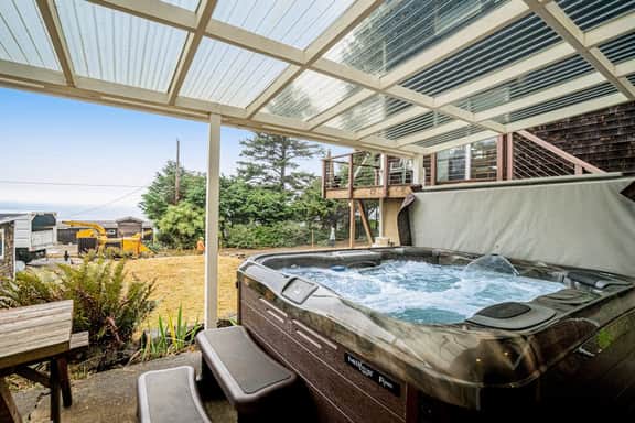 Cozy dog friendly home with ocean views a private hot tub and washer and dryer - Image 3