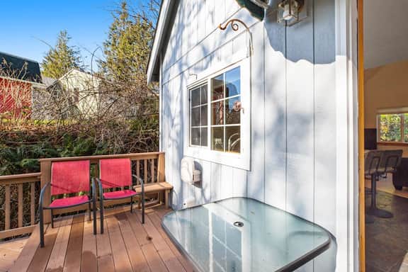 Two story getaway with a washer dryer central AC and WiFi dogs welcome - Image 2