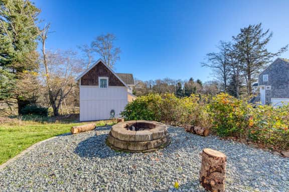 Spacious Homey Dog Friendly House with Fireplace and Beach and Ocean Views - Image 4