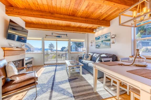 Spacious Homey Dog Friendly House with Fireplace and Beach and Ocean Views - Image 2