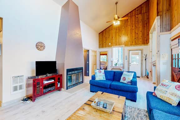 Dog Friendly Coastal Retreat with Water Views Deck Private Hot Tub and WiFi - Image 4