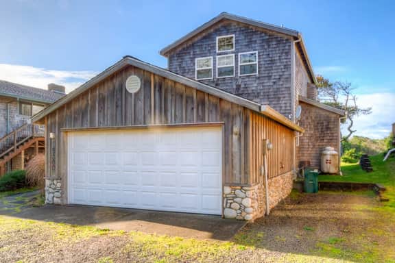 Beachfront home with private beach access fireplace washer dryer yard deck - Image 3