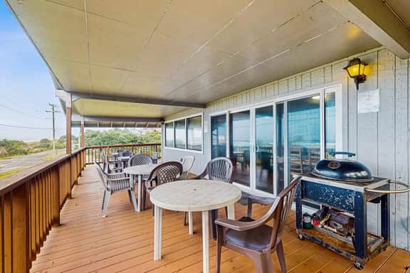 Dog Friendly Oceanfront House with Ocean Views Walk to Beach - Image 3