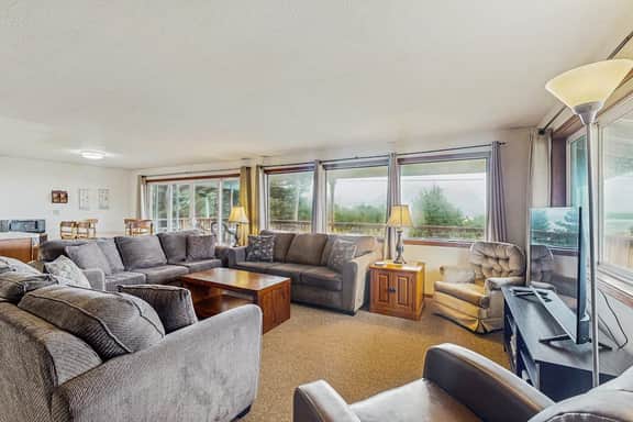 Dog Friendly Oceanfront House with Ocean Views Walk to Beach - Image 2