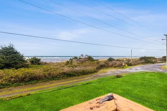 Dog Friendly Oceanfront House with Ocean Views Walk to Beach - Image 4