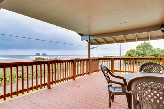 Dog Friendly Oceanfront House with Ocean Views Walk to Beach - Image 5