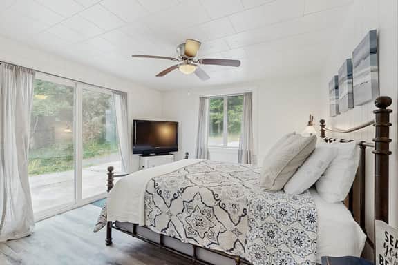 Spacious dog friendly home with ocean views full kitchen washer and dryer - Image 4