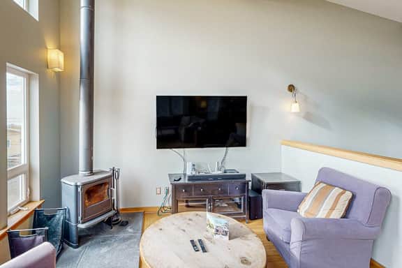 Luxurious Dog Friendly Home with Ocean Views Beach Access and Free WiFi - Image 2