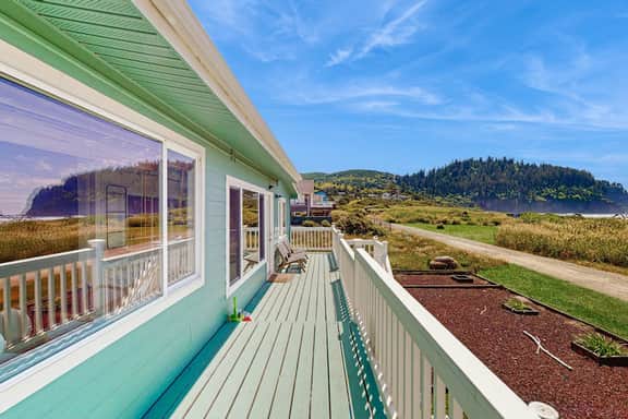 Waterfront house with ocean views and gorgeous sunsets dog friendly - Image 3