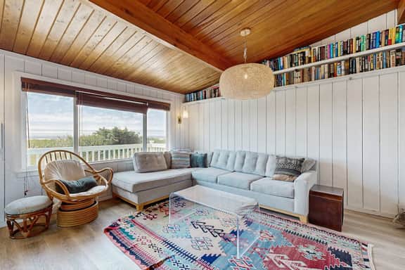 Waterfront house with ocean views and gorgeous sunsets dog friendly - Image 2