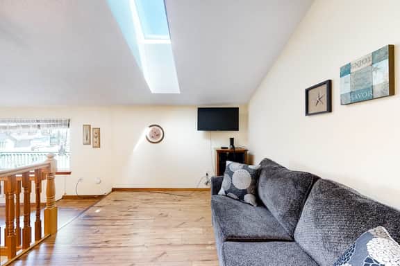 Family Friendly Coastal Home with Free WiFi Washer Dryer and Easy Beach Access - Image 3