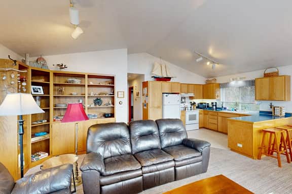 Cozy coastal home with deck ocean views and firepit 4 blocks to beach - Image 5