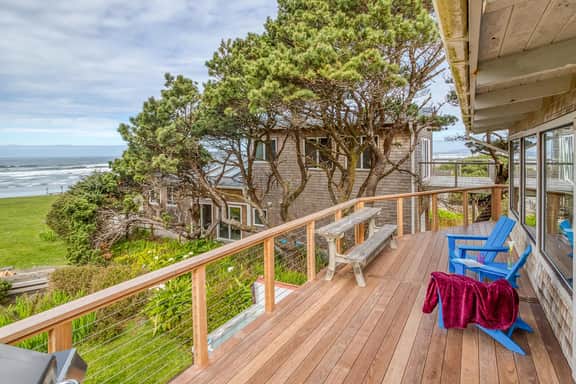 Oceanfront cottage with hot tub beach access fireplace and WiFi Dog friendly - Image 5