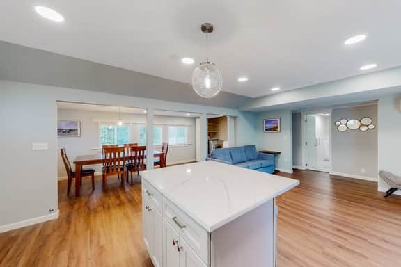 Renovated dog friendly cottage with a covered porch deck yard and washer dryer - Image 3