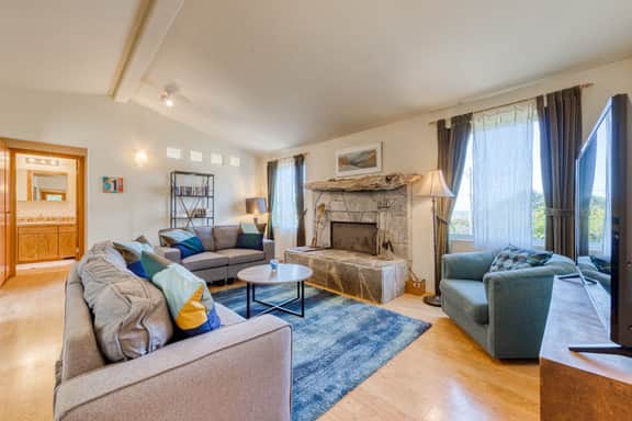 Dog friendly house near beach with hot tub fireplace enclosed yard full kitchen - Image 3