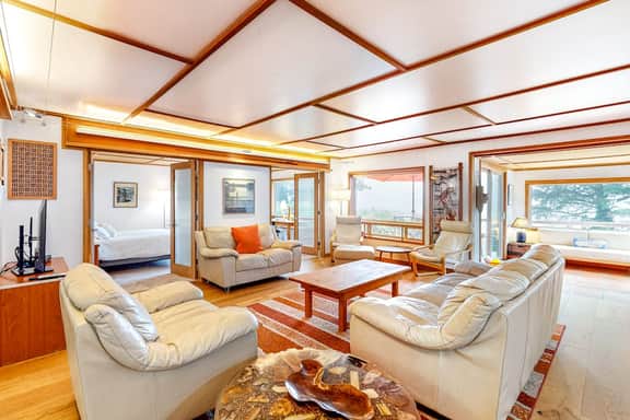 Delightful dog friendly home with bay views private hot tub and sauna - Image 3
