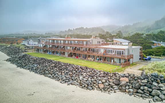 Oceanfront ground level condo with fireplace and updated kitchen dog friendly - Image 3