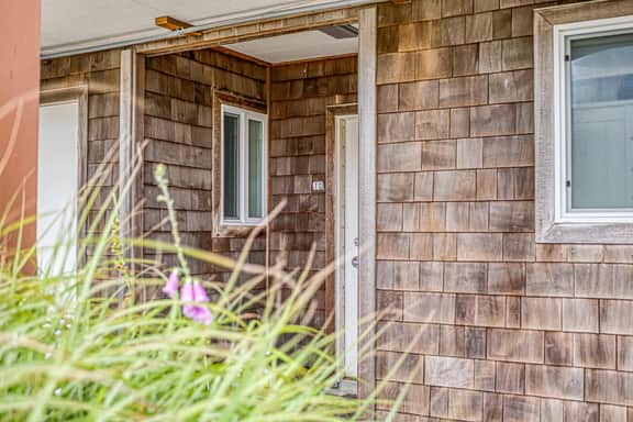 Oceanfront Condo with Sweeping Views and Beach Access - Image 3