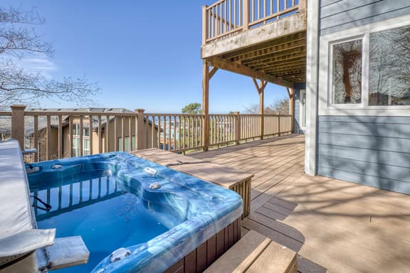 Sunlit home with gorgeous ocean views big decks and hot tub - Image 1