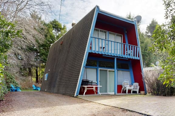 Fun and Unforgettable Beach House Dog friendly with a Great Location - Image 1