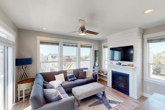 Ocean view home with private hot tub fireplaces balcony beach and pool access - Image 1