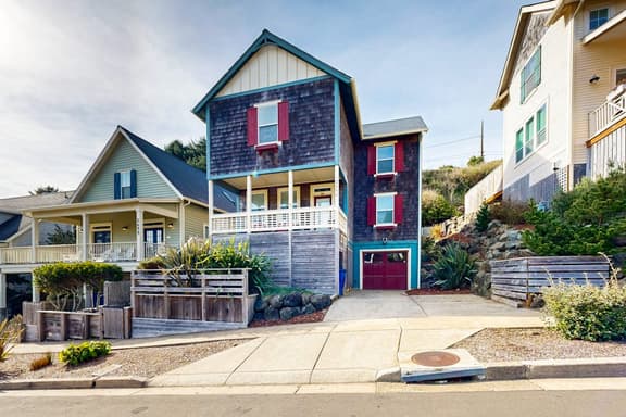 Dog friendly coastal home with private hot tub and park access - Image 1