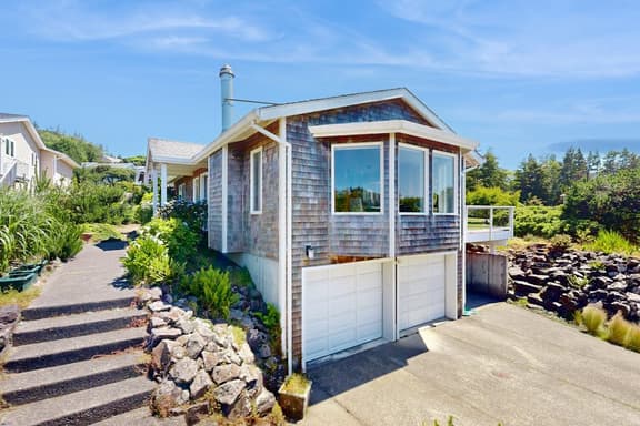 Stunning coastal home with ocean views firepit and media room walk to beach - Image 1