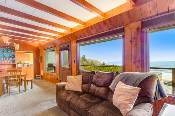 Two story beach house with an ocean view furnished deck and washer dryer - Image 1