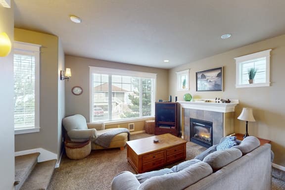 Classic Coastal Home with Ocean View in Quiet Neighborhood - Image 1