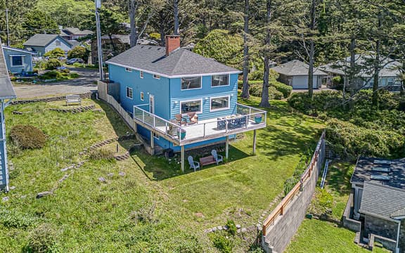 Oceanview Group Getaway in Prime Beachside Location - Image 1