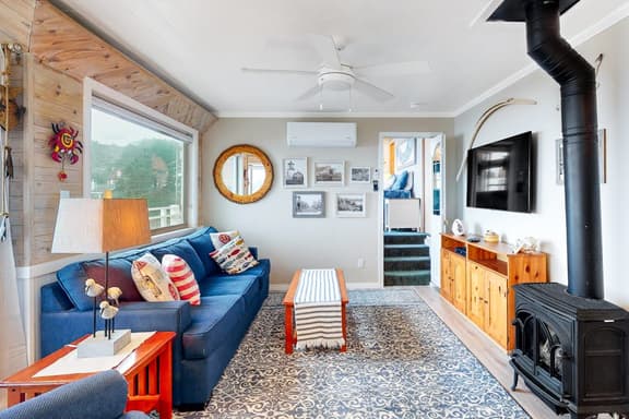 Nautical Themed Family Friendly Beach House with Three Arches View - Image 1