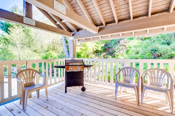 New House in Quiet Location with Modern Amenities near Beach Lake and Town - Image 1