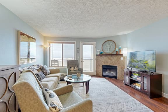 Beachfront condo boasting beautiful views a private balcony and perfect location - Image 1
