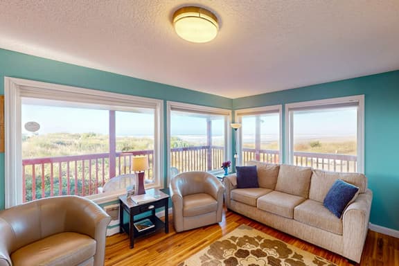 Family Friendly Oceanfront Condo with Free WiiFi Ocean Views and Easy Beach Access - Image 1