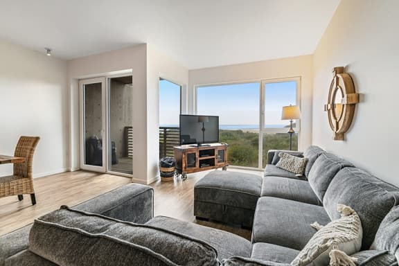 Modern Condo on the Beach with Spectacular Views - Image 1