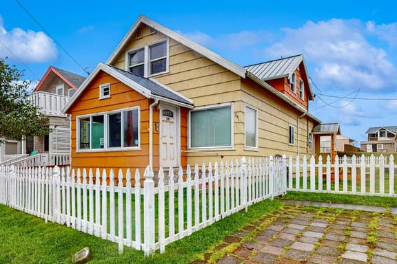 Dog Friendly Oceanside Escape with Easy Beach Access and Peaceful Surroundings - Image 1