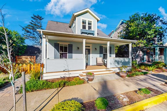 Family friendly home close to ocean private hot tub fireplace and WIFI - Image 1