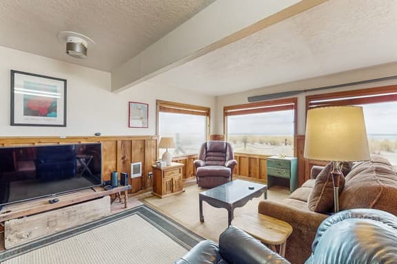 Cozy dog friendly home with ocean views beach access grill and WIFI - Image 1