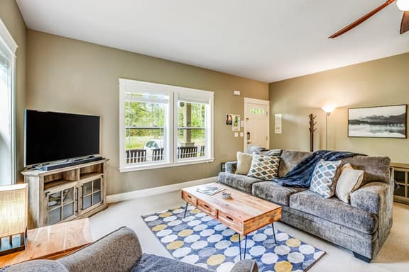 Cozy coastal retreat with deck grill firepit and WiFi walk to beach - Image 1
